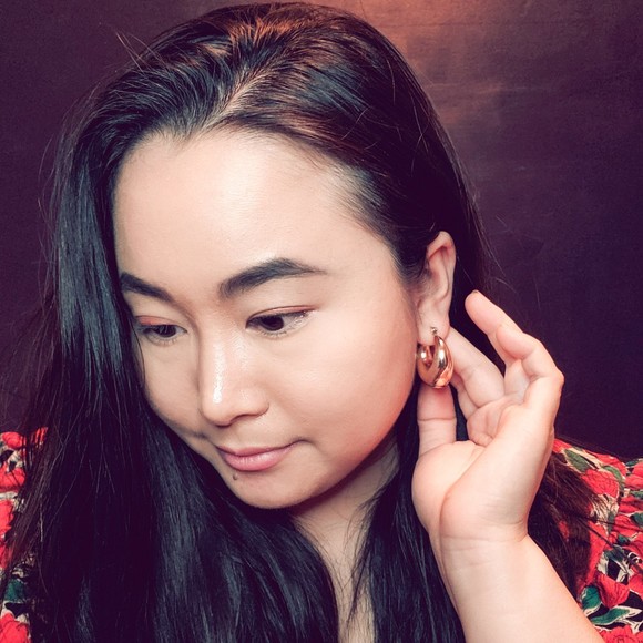 Meet your Posher, Tiffany - Picture 1 of 1